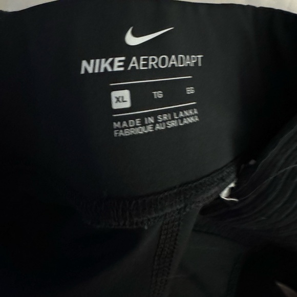 Nike Women's Size XL compression shorts - Picture 3 of 3